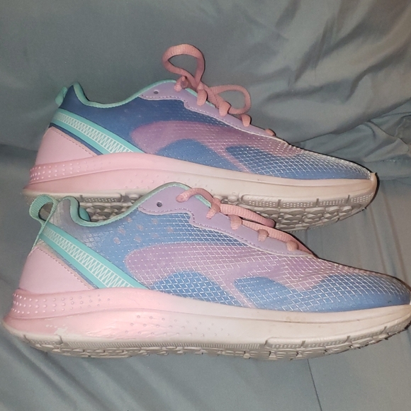 Little Girl's size 3 BCG sneakers - Picture 4 of 9